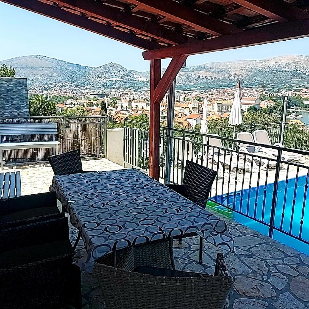 Apartmani Balan S Vanjskim Bazenom Trogir Exterior foto