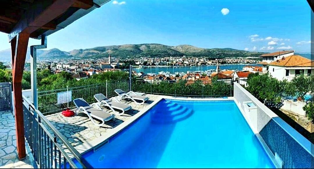 Apartmani Balan S Vanjskim Bazenom Trogir Exterior foto